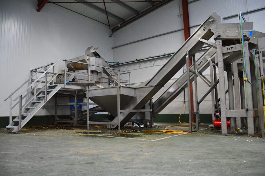 Interior de la planta de procesado de Pisterra